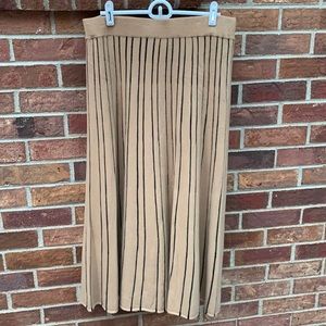 Knitted full skirt tan and black